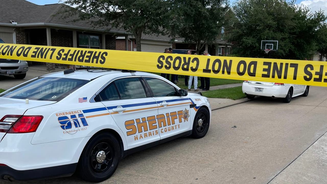 La oficina del Sheriff del Condado Harris recibió la llamada de emergencia alrededor de las 12:20pm del lunes en la cuadra 22300 de Guston Hall Lane, cerca de Grand Parkway en Katy.