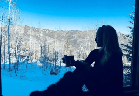 Cristian Solís es la musa de inspiración del llamado 'Buki Mayor', que complementa con los paisajes que ofrecen las montañas nevadas de Vancouver.