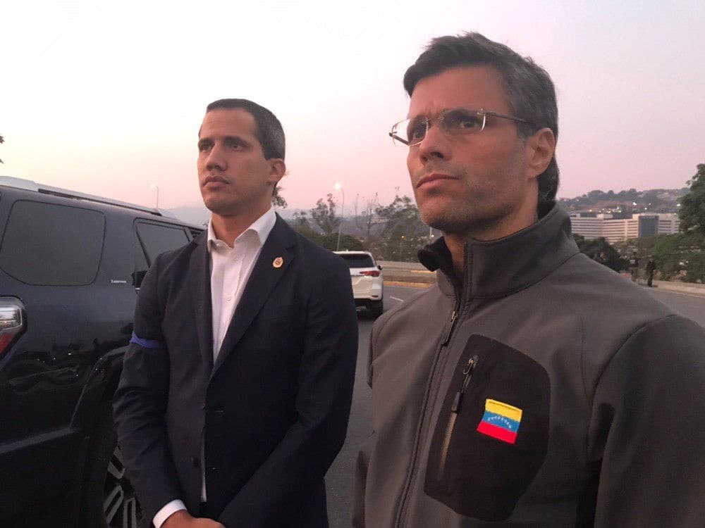 El poderoso símbolo que es Leopoldo López en la calle al lado de Juan Guaidó