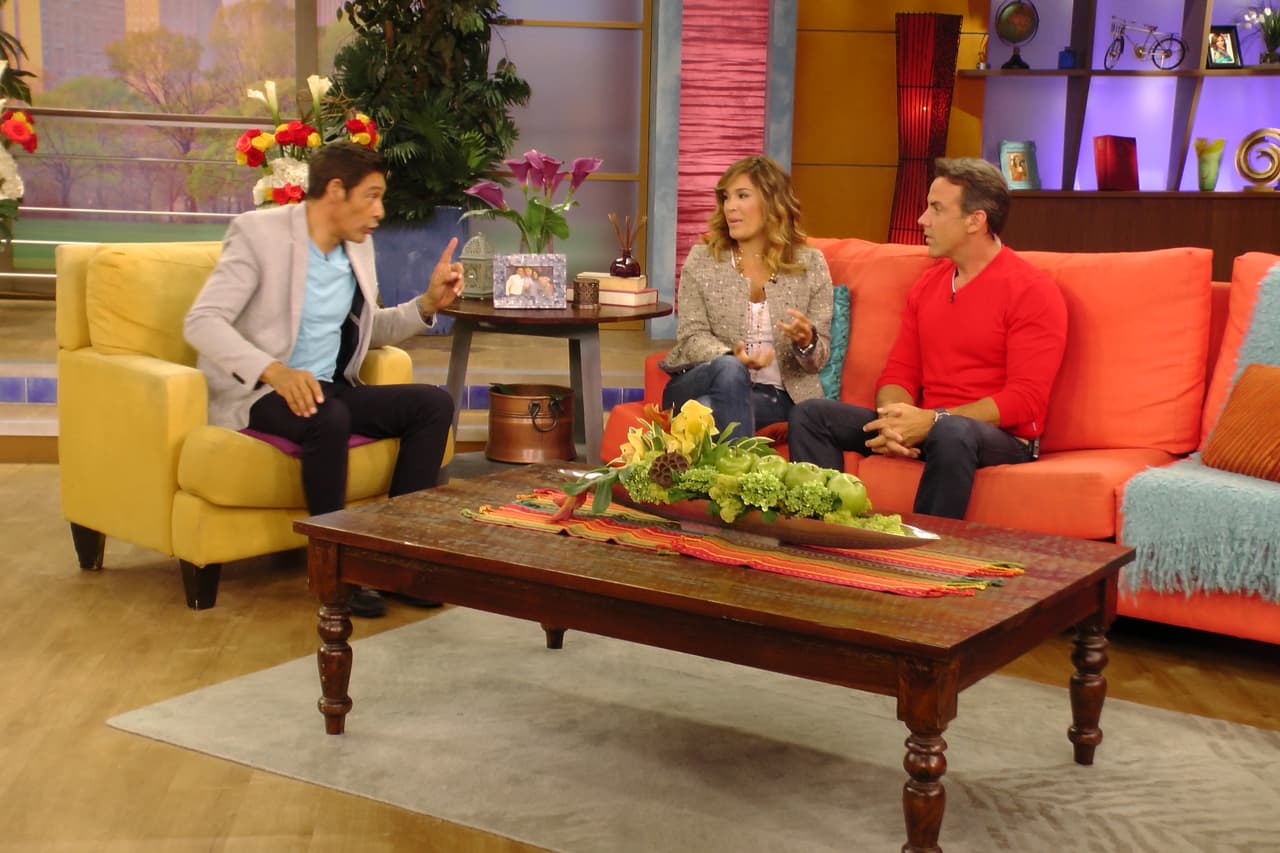 Nuestros conductores le dieron una calurosa bienvenida al guapo actor.