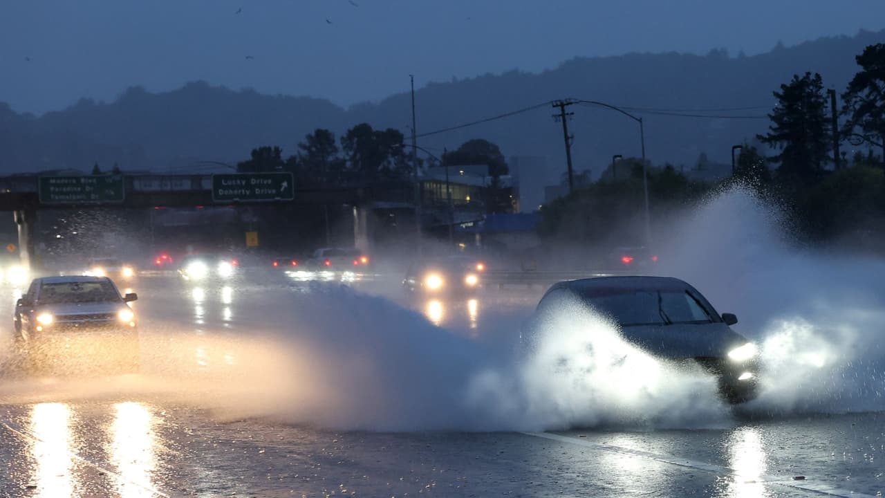 Maneja despacio y revisa llantas: consejos para evitar accidentes por el mal tiempo en el sur de California