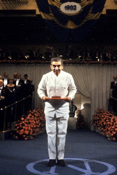 1967.- “CIEN A'OS DE SOLEDAD” - Considerada una obra maestra de la literatura hispanoamericana y universal, es una de las obras más traducidas y leídas en español.