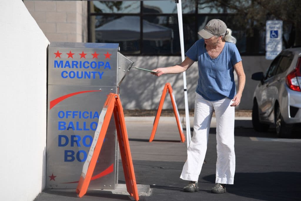Funcionario republicano de Arizona critica los "infundios desquiciados" de Trump sobre el inexistente fraude  