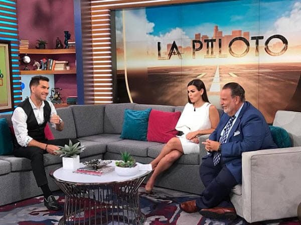 Uno de ellos fue Arap Bethke, quien los visitó en el estudio para platicarles sobre la segunda temporada de 'La piloto', donde aseguró que vienen muchas aventuras en la historia.