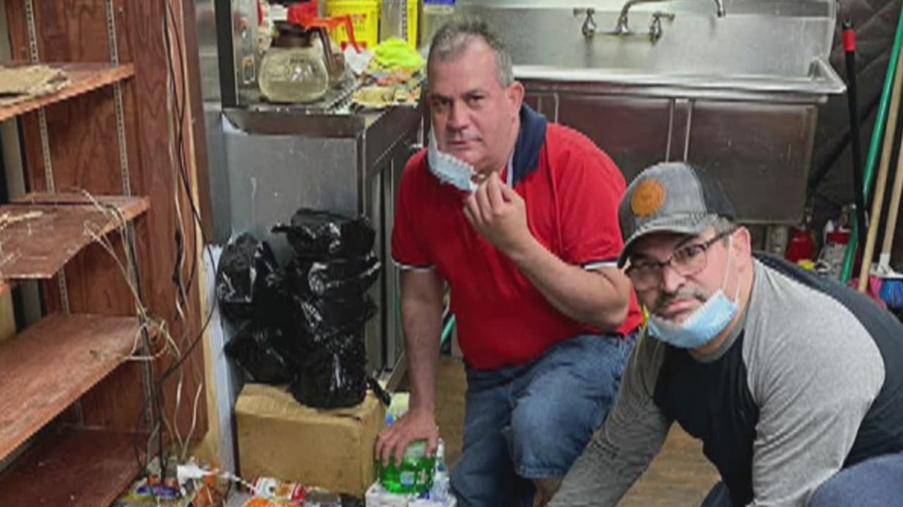 Dos bodegueros de El Bronx afectados por los saqueos critican que las protestas se aprovechen para destruir negocios  