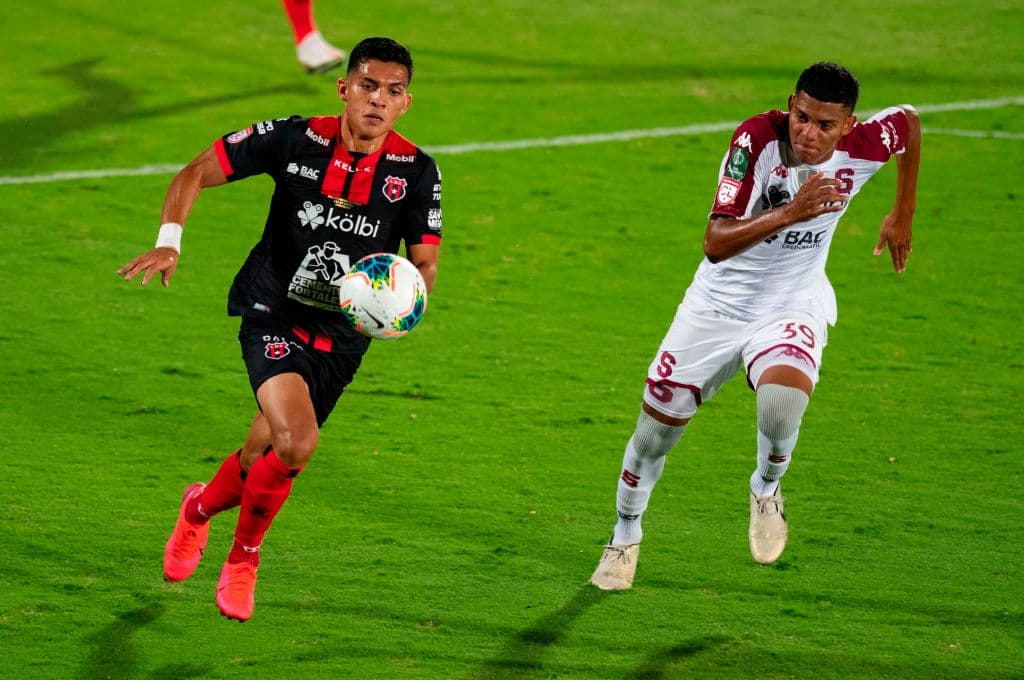 Con anotaciones de Barlon Sequera (32'), Yurgin Román (62') y Alex López (65'), los Leones logran vencer al Saprissa con un marcador de 3-2 y demuestran quién es el mejor equipo de la CONCACAF League.