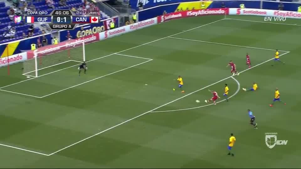 Goooolll!! Scott Arfield mete el balón y marca para Canada