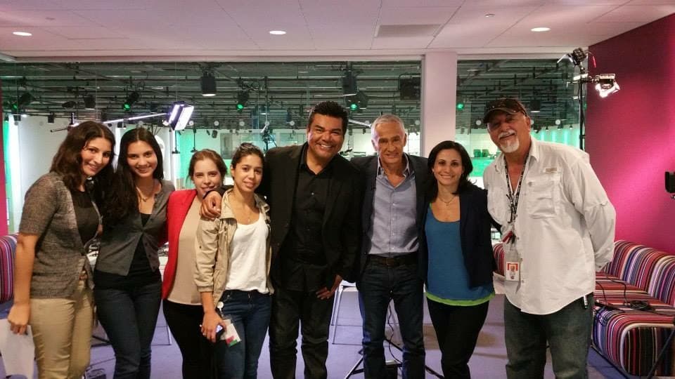 Jorge Ramos junto a George López y el equipo de Al Punto.