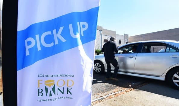 Debido al gran número de solicitud de ayuda a los bancos de comida, muchos de estos centros de ayuda están implementando servicios móviles, que además contribuyen al distanciamiento social.
<br>
<br>