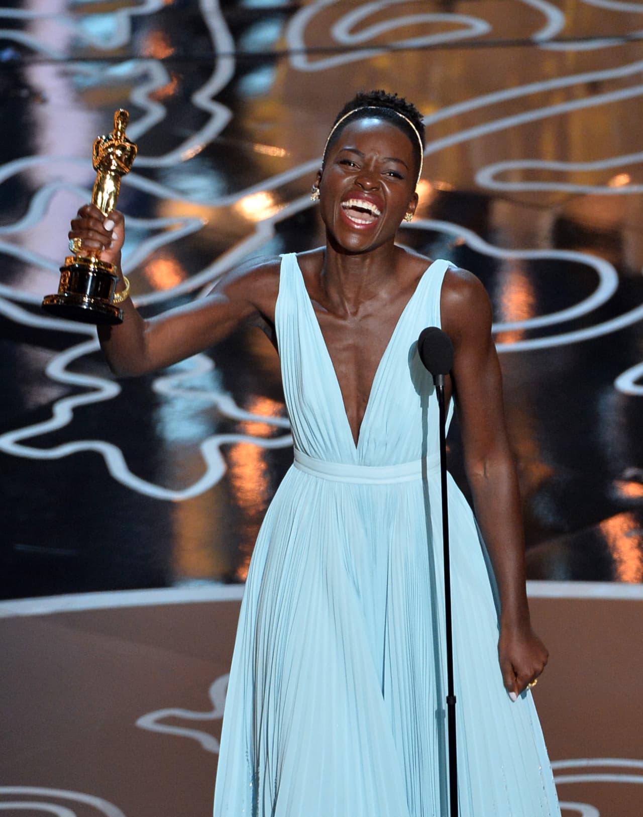 La actriz mexicana-keniana 
<b>Lupita Nyong'o</b>, a quien recientemente vimos actuar en la película 
<b>'Black Panther'</b>, será una de las encargadas de entregar una estatuilla la noche de los premios.