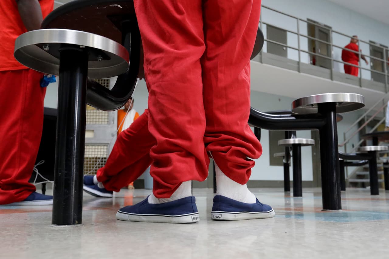 El gobierno de Trump detiene cada vez menos inmigrantes con antecedentes penales graves