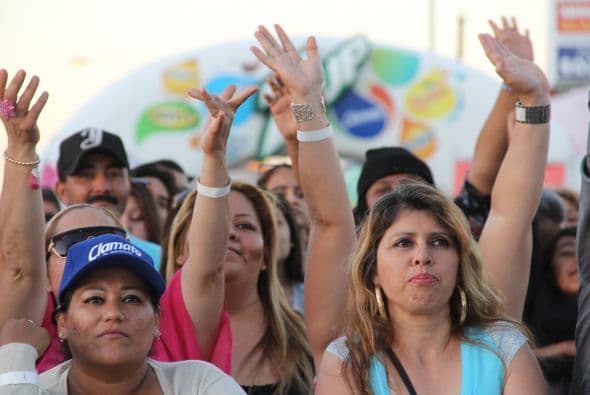 Cientos de personas disfrutaron de la tremenda celebración del Latin Grammy Street Party en Phoenix, donde estuvieron presentes varias agrupaciones nominadas a los premios GRAMMY® Latino incluyendo: Conjunto Primavera, Voz de Mando y Los Canarios de Michoacán. Esta fenomenal fiesta es un preámbulo a la gran noche de la música con la edición 15 de los premios anuales del GRAMMY Latino. Además de disfrutar de lo mejor de la música, los fans pudieron ganar premios y conocer a personalidades de Televisión y Radio de Univisión Arizona.