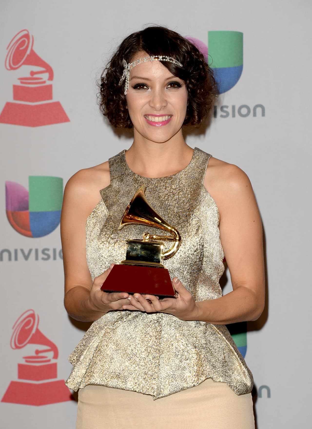 Ahora, ella ha seguido cosechando éxitos, ya que además de que acaba de lanzar su producción Ilusión, el pasado 9 de septiembre, también ha combinado otros proyectos.