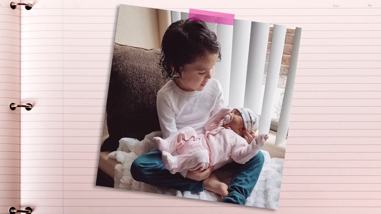 ¡Qué ternura! El hijo de Gloricely con Melody.