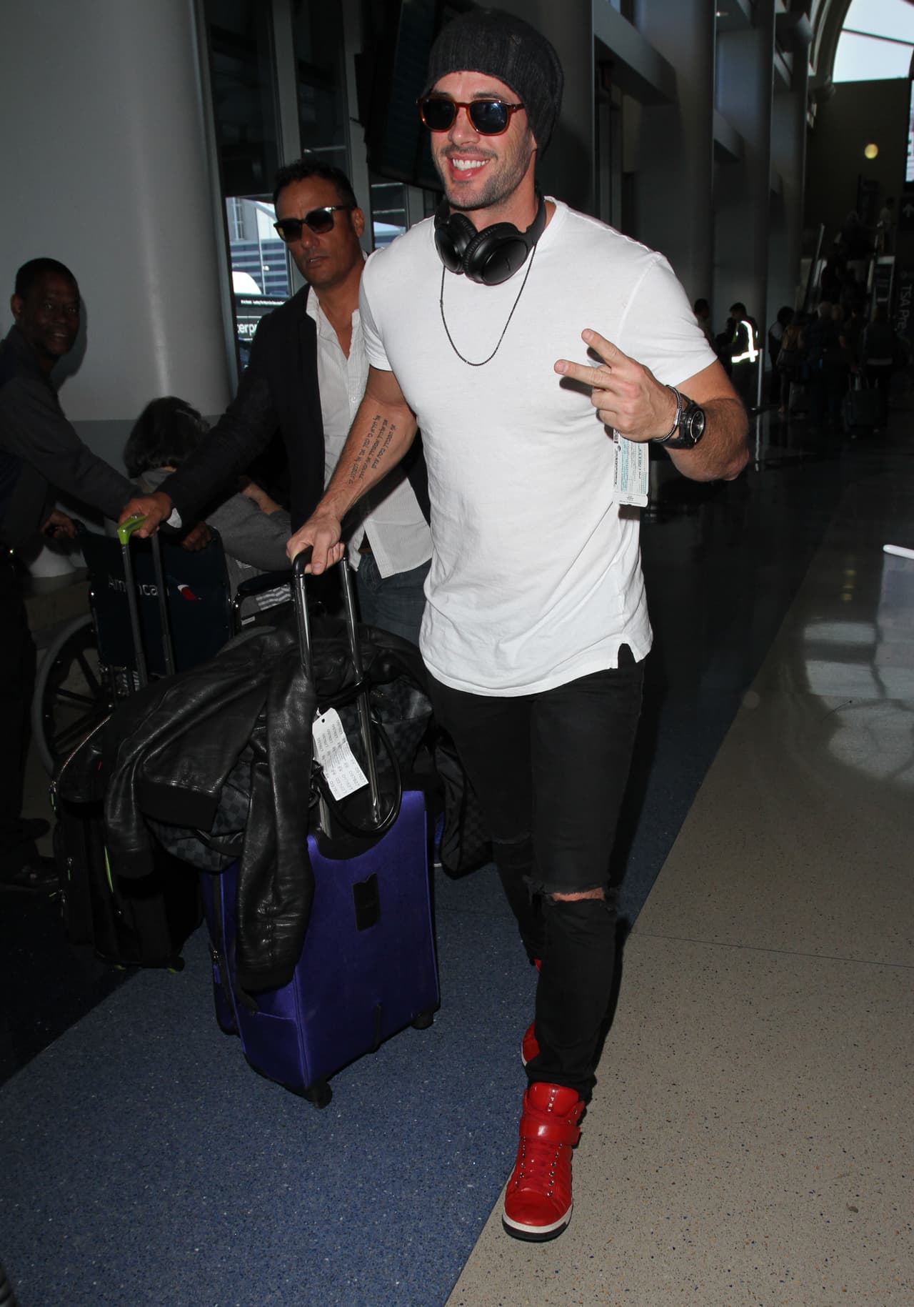 Así se despidió de los paparazzi.