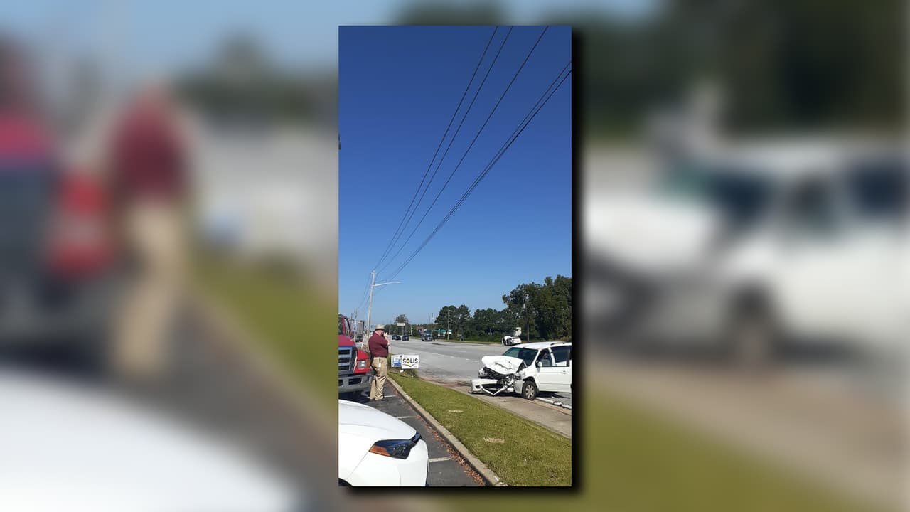 Los funcionarios policiales no revelaron la identidad de las personas involucradas en el siniestro ni tampoco la del hombre que resultó gravemente herido en el accidente.