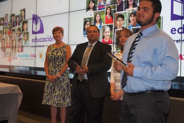 Como cada año, desde 2004, Univision Atlanta y Brandsmart festejaron a los 16 jóvenes hispanos ganadores de la beca Liga de Campeones y medio de una emotiva ceremonia que concluyó con una deliciosa cena para todos los asistentes.