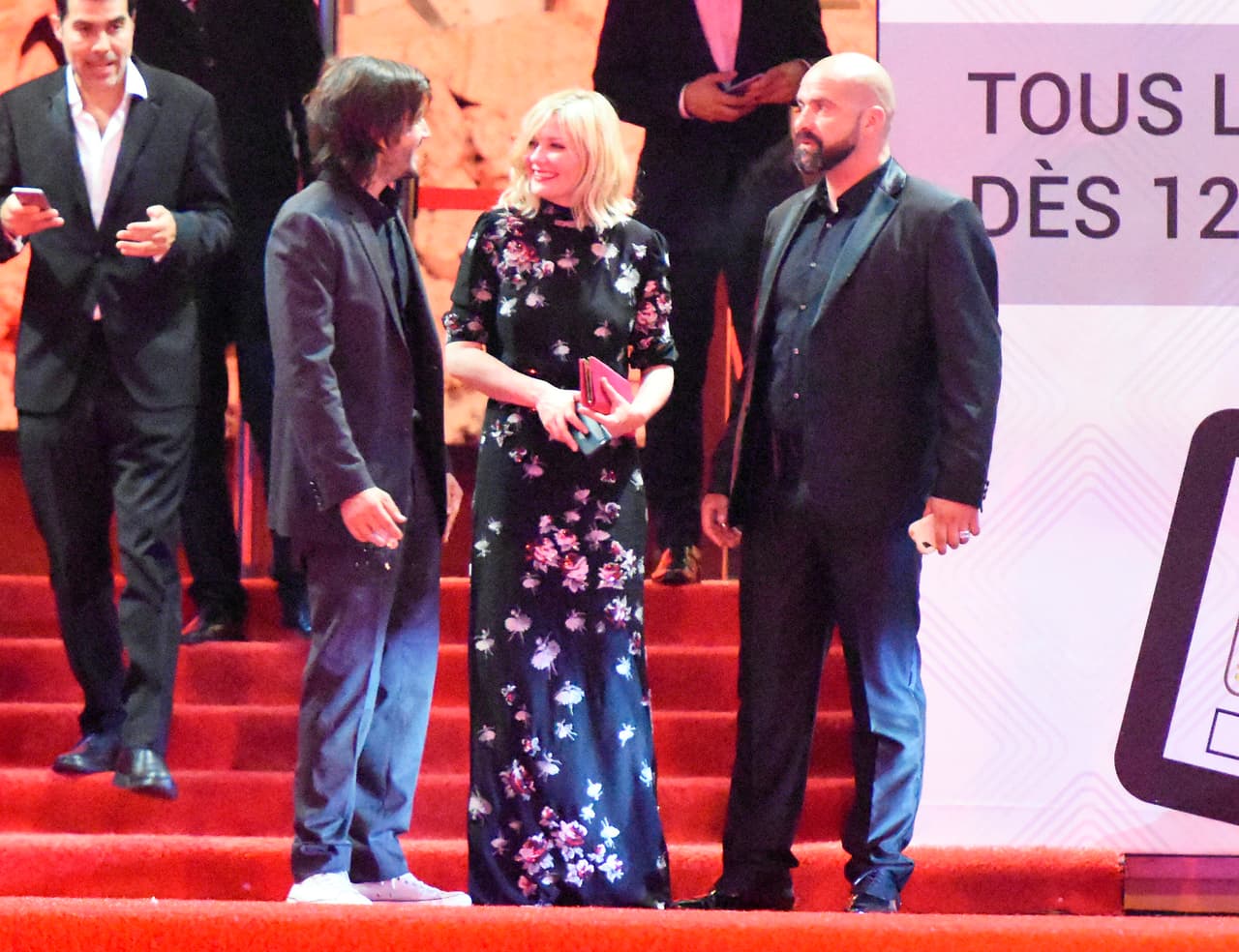 Las cámaras captaron al mexicano a la salida de un club nocturno.