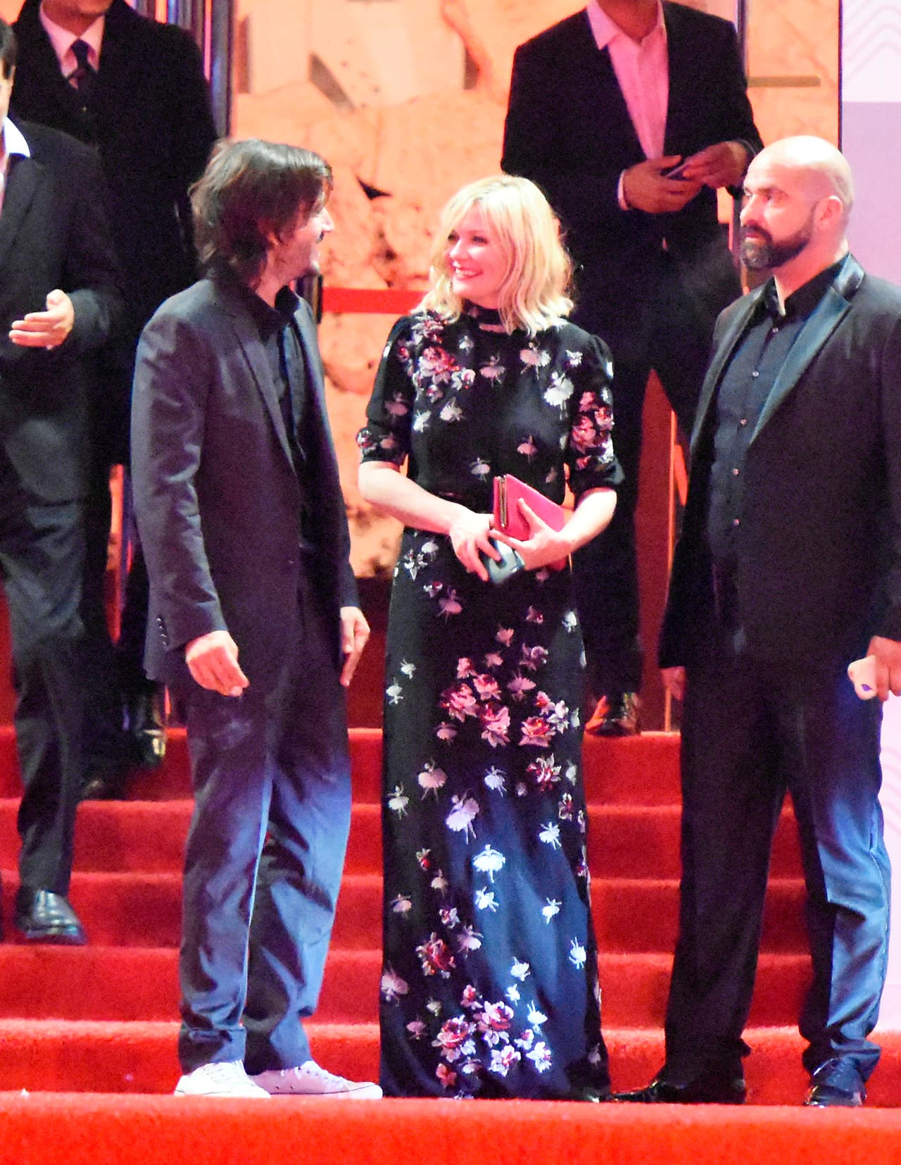 Pero este galán de cine no estaba solo.