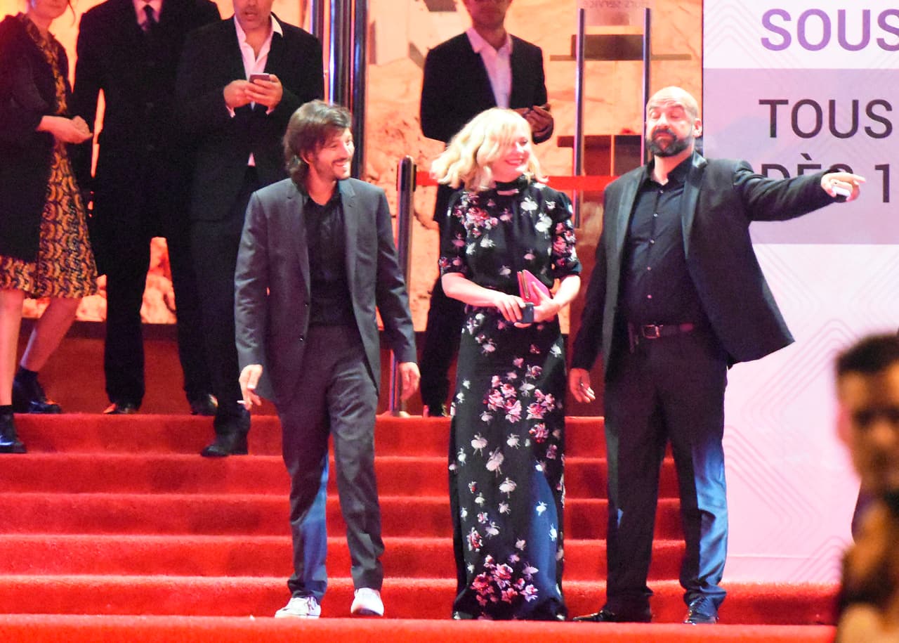 Diego Luna la está pasando de maravilla en Cannes.