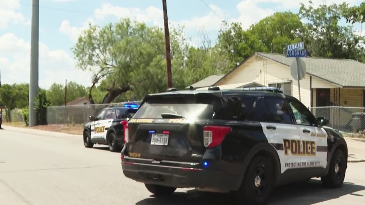 Hombres matan a balazos a un hombre hispano desde un auto en movimiento