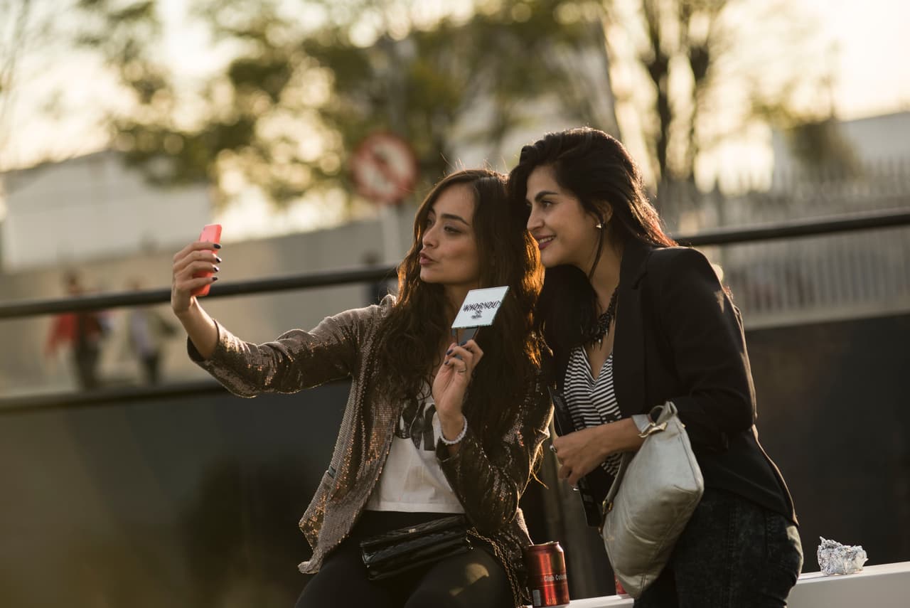 El público asistente llenó la redes sociales con sus selfies, posando como modelos en el BFW.