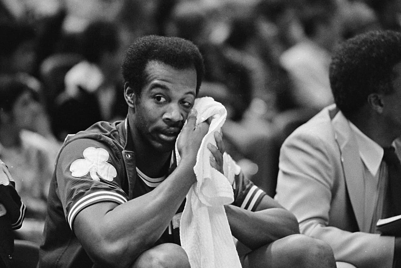 Kermit Washington está en la cárcel por fraude. Ocupaba el dinero de su fundación para pagar vacaciones, joyas e incluso la cirugía estética de su novia. Recientemente pidió que se le perdonara la condena por miedo a contraer coronavirus, pero se le fue negada.