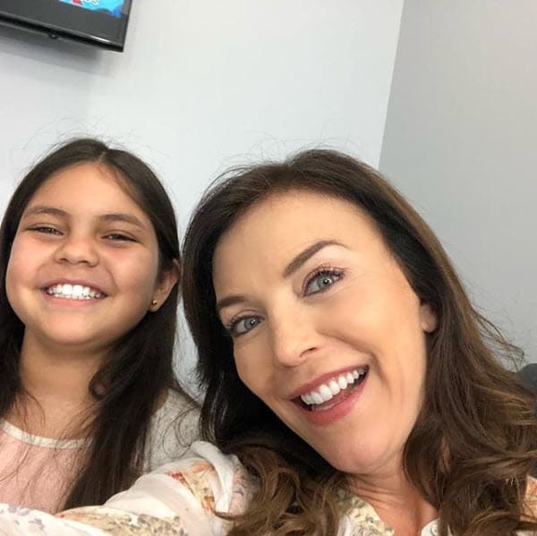 La actriz reveló en entrevista con los medios de comunicación mexicanos, que su hija Ana Sofía sufrió bullying cuando en la escuela descubrieron que era adoptada: "Alguien se enteró en el salón que Ana Sofía era adoptada: '¿cómo, eres adoptada?, ¿no tienes mamá?, híjole, qué mala onda', empezaron (a decir) todas las criaturas. Y le dije a Ana Sofía: '¿y qué te pasó?' y me dijo: 'no nada, nada más me quedé callada, no me importó'", según reportó Mezcalent.