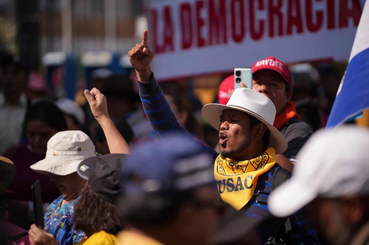 Protestas en Guatemala por el retraso del Congreso para investir a Bernardo Arévalo