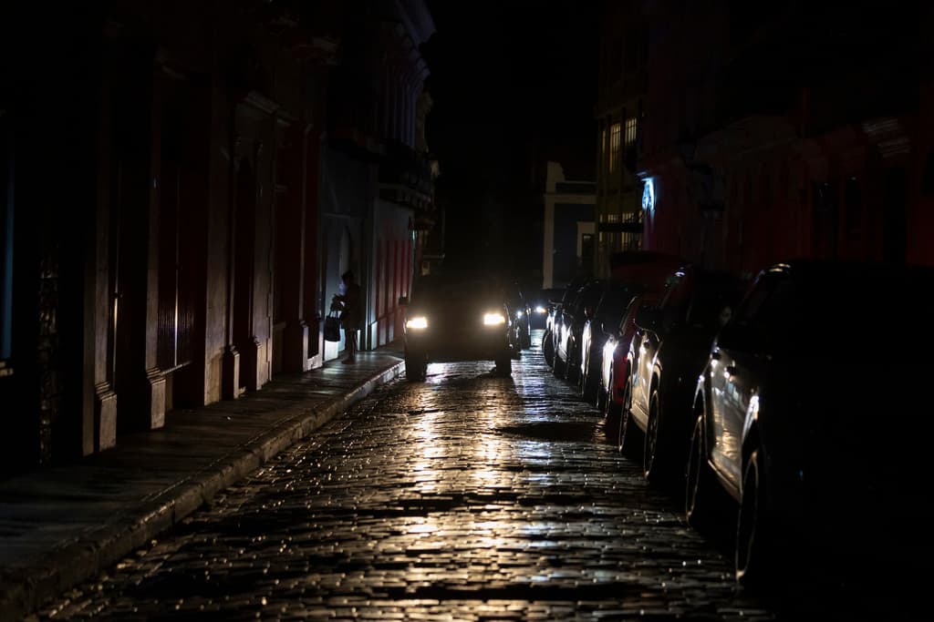 <b>Magnitud del apagón</b>: Más de 1.4 millones de clientes se quedaron sin electricidad y más de 400,000 sin agua, afectando gravemente a hogares, negocios e infraestructura crítica.