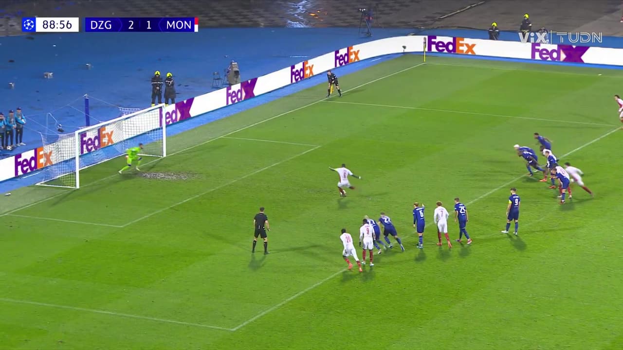 ¡Gol de Denis! sobre el final del partido el Mónaco lo empata desde el punto penal