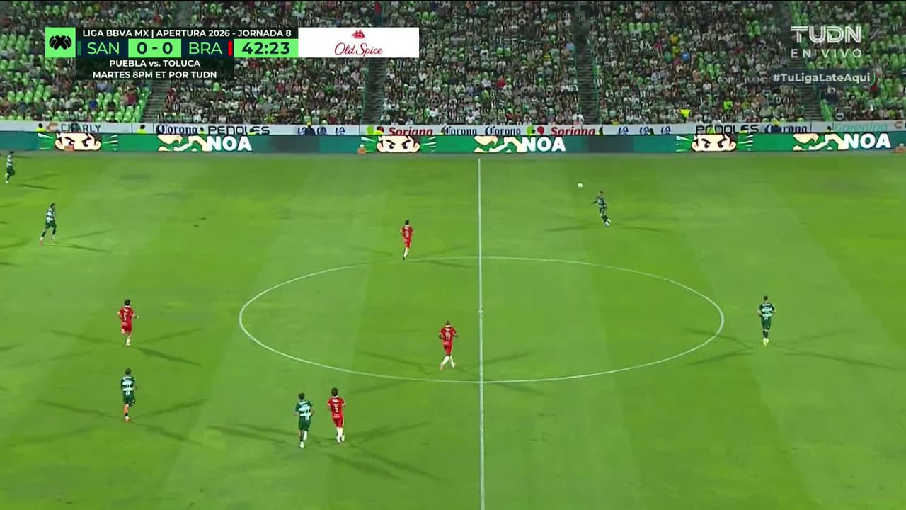 ¡CERCA! Diego González disparó que se estrella en el poste.