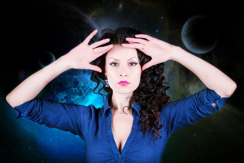 <b>Elemento fuego (Aries, Leo, Sagitario)</b>
<br> Se unirá la energía de Marte, que está retrógrado y es el regente de Aries, con la directa de Júpiter que es de Sagitario, entonces en esta Luna nueva se compensa todo y a partir de este 17 de septiembre estos signos de fuego estarán iniciando algo asombroso ya sea económico, social o inclusive sentimental, para aquellos que han estado solteros o solteras.
<br>