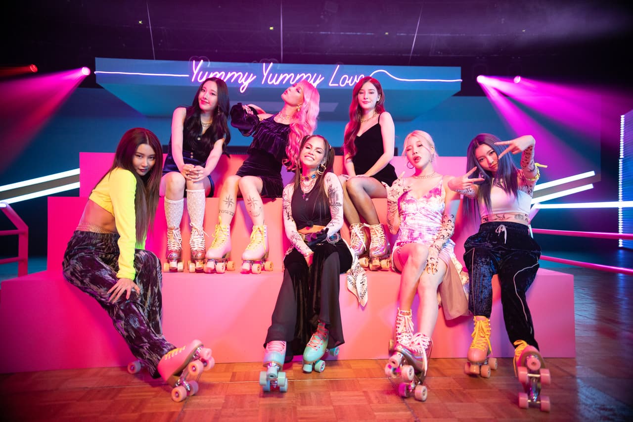 Momoland, las seis superestrellas de K-pop nos sorprendieron cuando anunciaron su featuring con Natti Natasha.