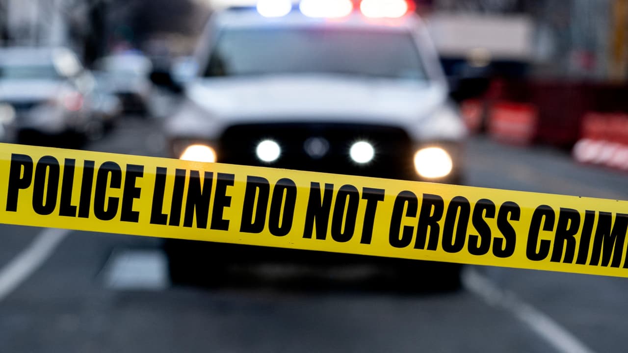 Conductor termina herido de bala luego de que un motociclista le disparara, según la policía