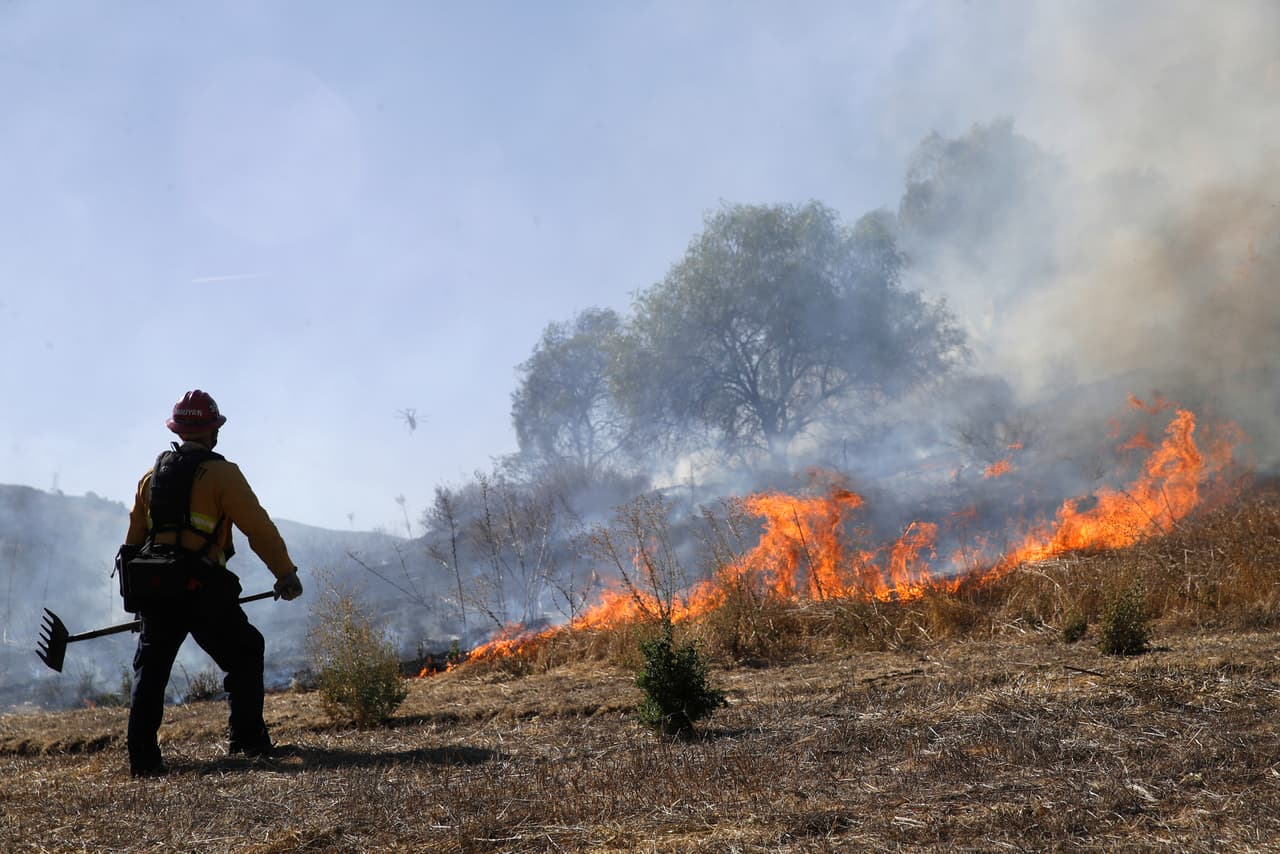 Extienden alerta de bandera roja por fuertes vientos en Los Ángeles y Ventura