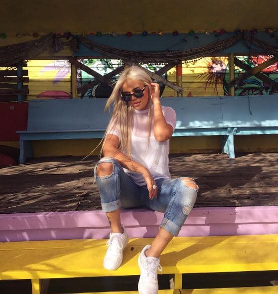 Emocionada está Karol G, quien hará su aparición como capitana en Pequeños Gigantes.