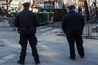  Acusan a una oficial de NJ por impedir arresto de un sospechoso de intento de asesinato