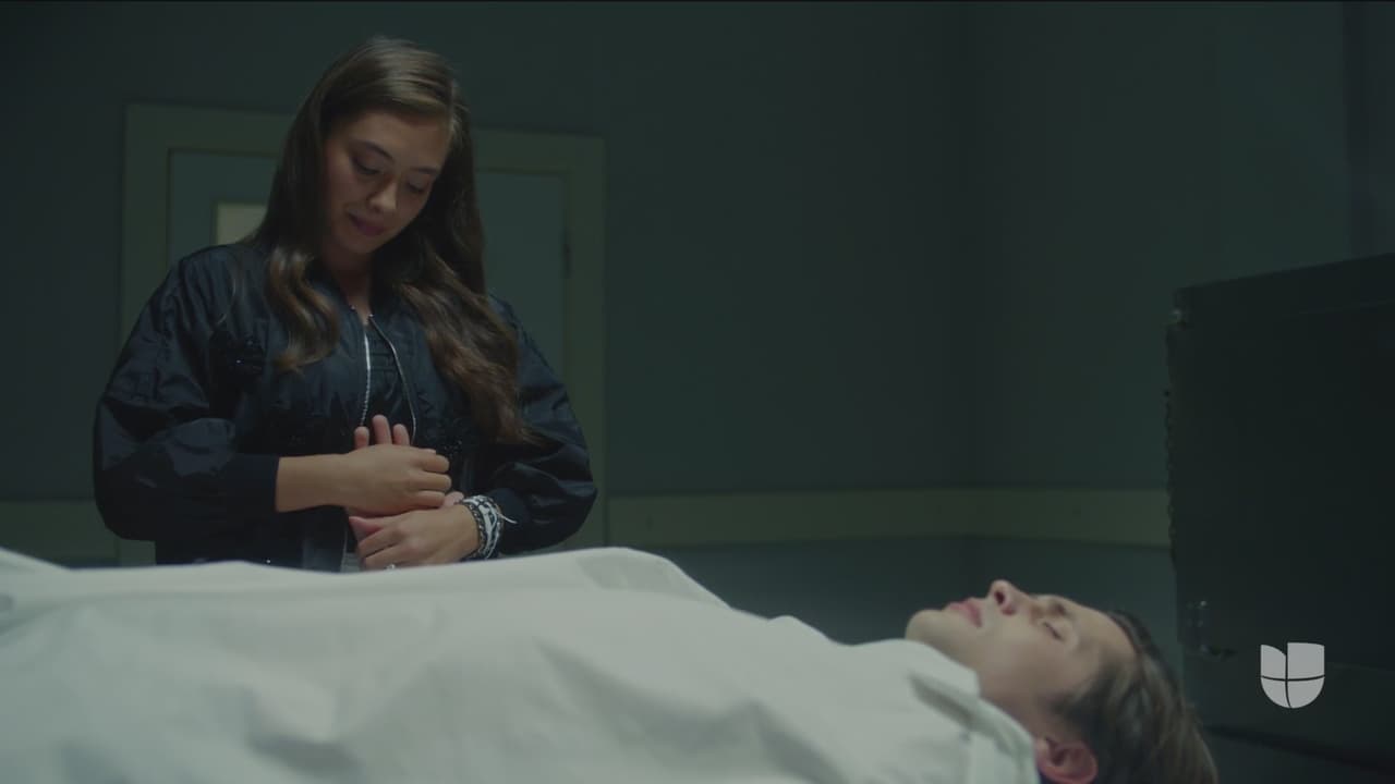 Con una sonrisa, Nihan le habló con dulzura a Ozan contándole uno de los momentos más felices de su vida: el bebé que estaba esperando.