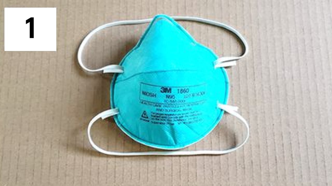 <b>Mascarilla N95:</b> Usada primordialmente por los trabajadores de la salud, la “3M 1860” fue la más efectiva del estudio, cuyo método evaluó cuántas gotas respiratorias se propagan durante el habla.