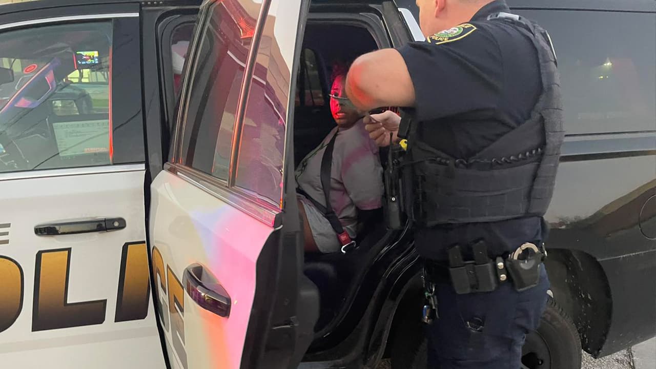 Luego de contactar a la Policía de Humble e iniciarse una investigación, se descubrió que su licencia era falsa y que el auto no era de ella.