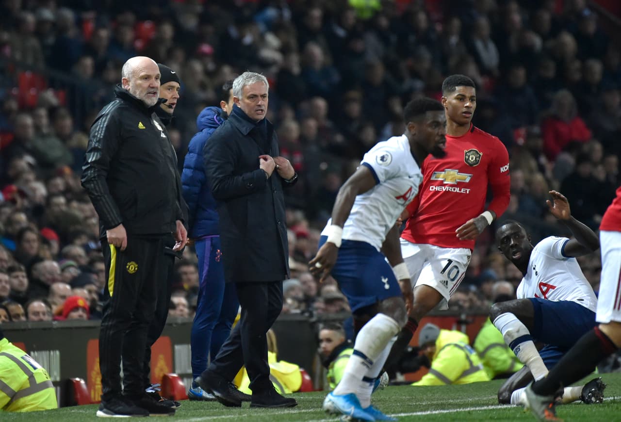 Con ganas de volver a jugar la Champions League, el Manchester United tiene que sumar de tres frente al Tottenham que también quiere acercarse a puestos europeos.