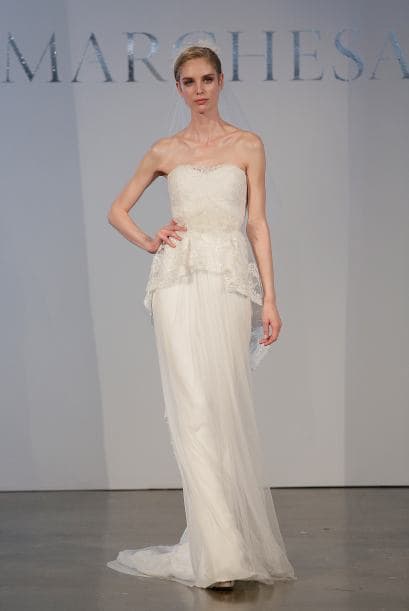 Peplum: Aunque es una tendencia que se explotó en el otoño del 2013, el peplum seguirá dando mucho de qué hablar, pues este estilo que consiste en una 'mini' falda por encima de la falda principal del vestido, va con todos los cortes de vestido.