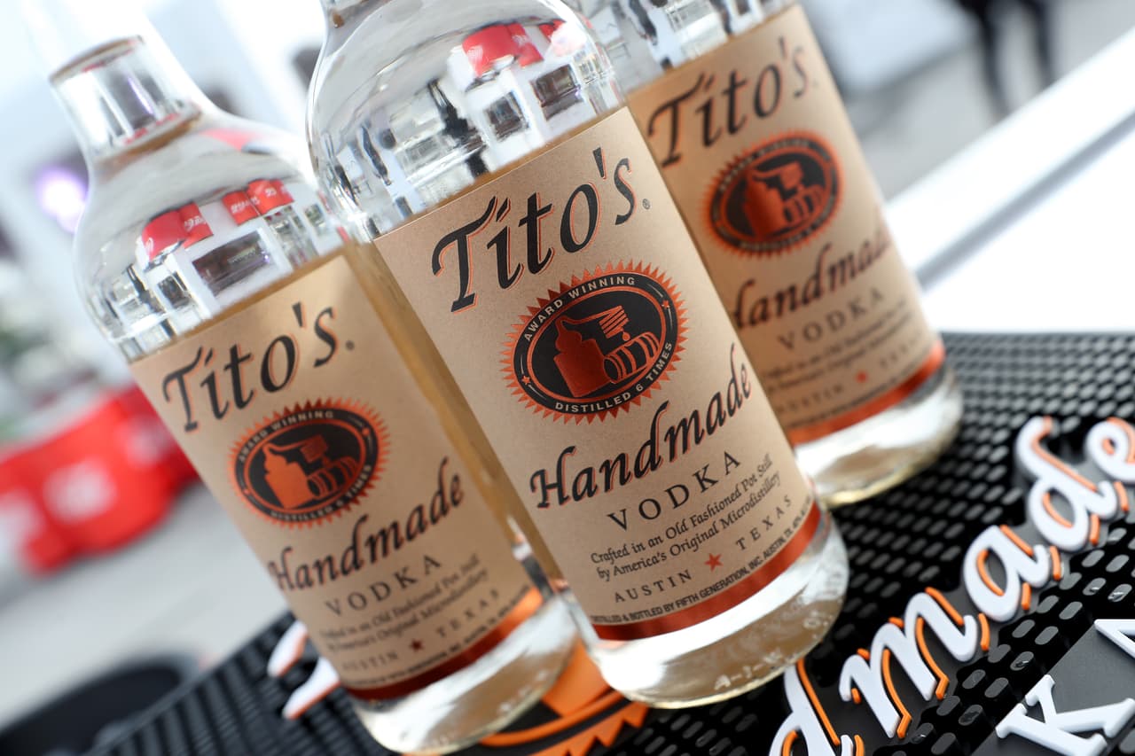 <b>Bert "Tito" Beveridge</b>
<br>Creador de la famosa bebida Tito's Vodka. Patrimonio neto estimado: 4.800 millones de dólares. Tiene el puesto número 18 entre los más ricos de Texas.