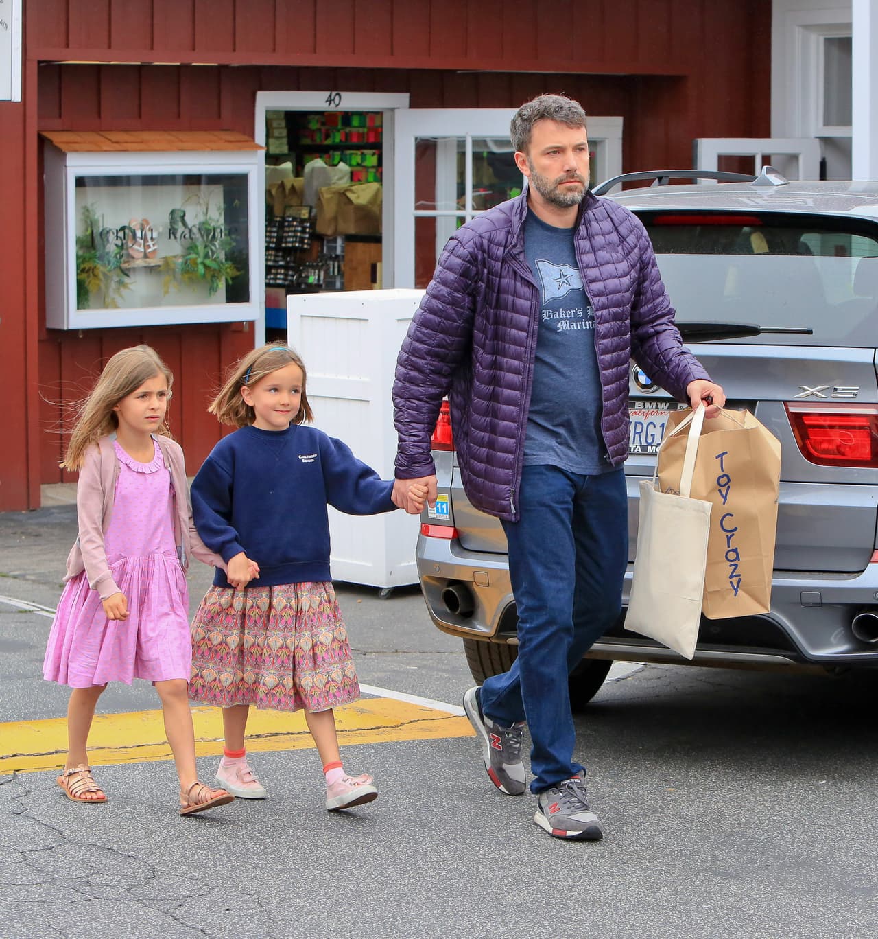 Aquí con su hija y una amiguita.