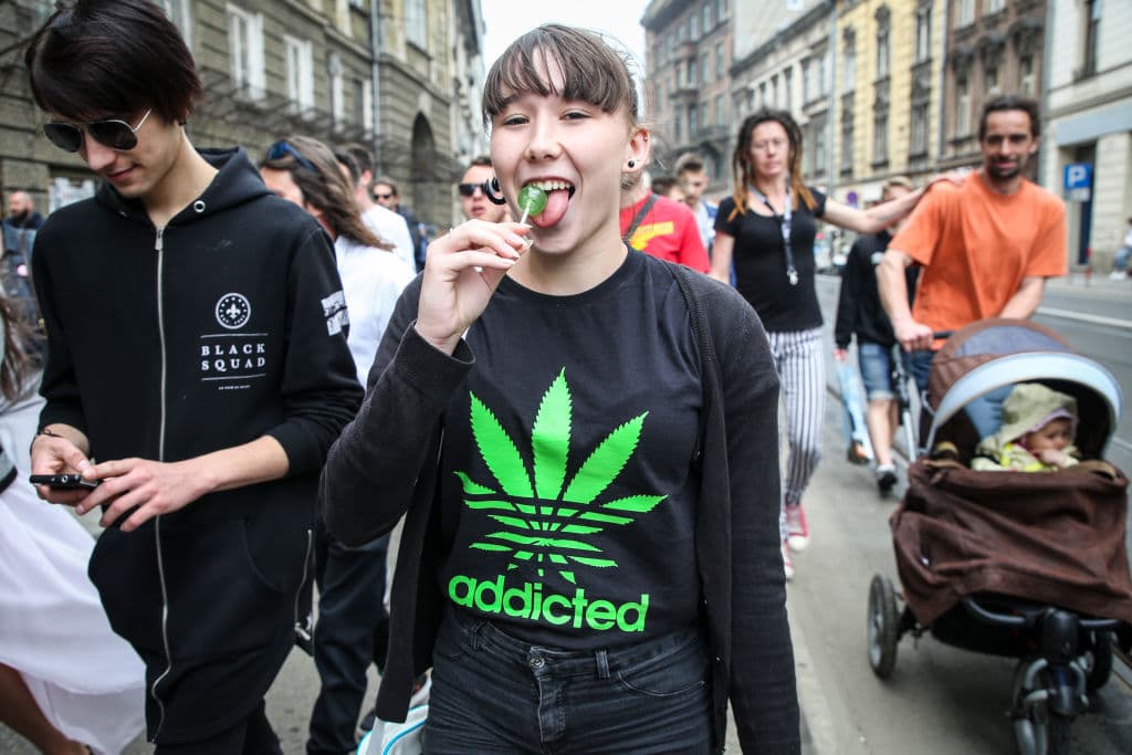 Una investigación asegura que los adolescentes que viven en estados donde la marihuana medicinal es legal son más proclives a usar otros métodos de consumo de cannabis, como la marihuana comestible.