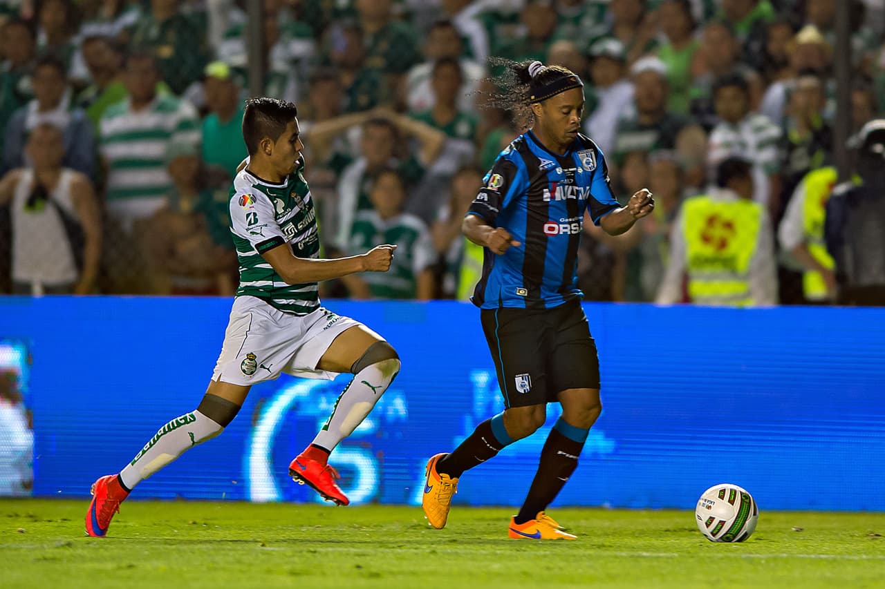 - Cuando tenía el esférico la afición coreaba ¡Dinho, Dinho!
<br>- Y quizá... no solo aficionados de Querétaro, siempre fue un deleite ver al brasileño.