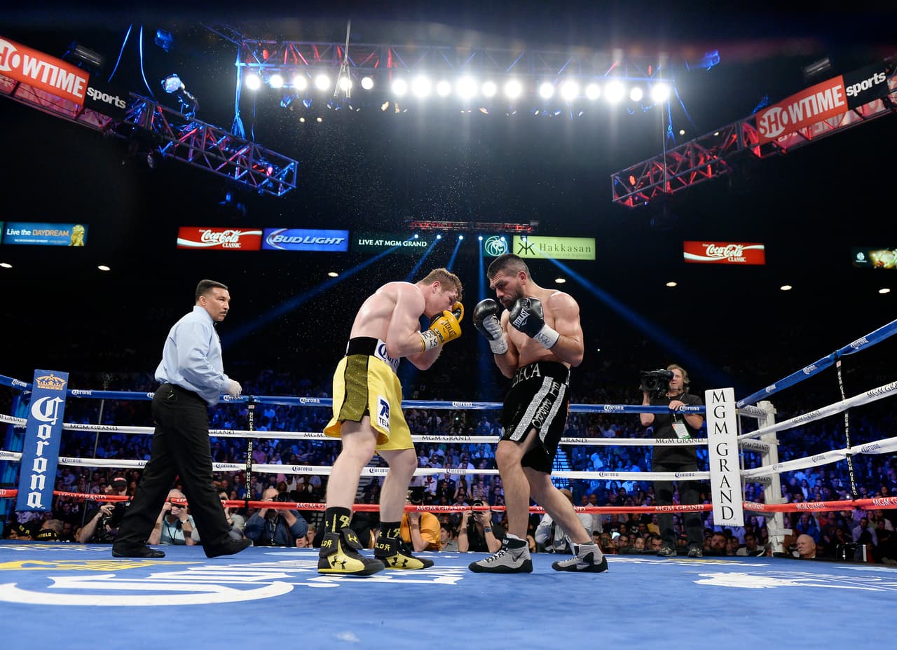 El combate que inició el invicto de 6 para 'Canelo' fue ante su compatriota Alfredo Angulo el 8 de marzo de 2014.