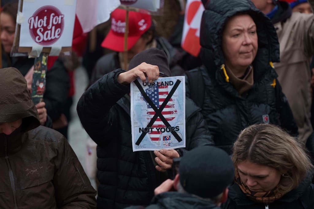 Veteranos daneses protestan frente a la embajada de EEUU por planes de Trump sobre Groenlandia