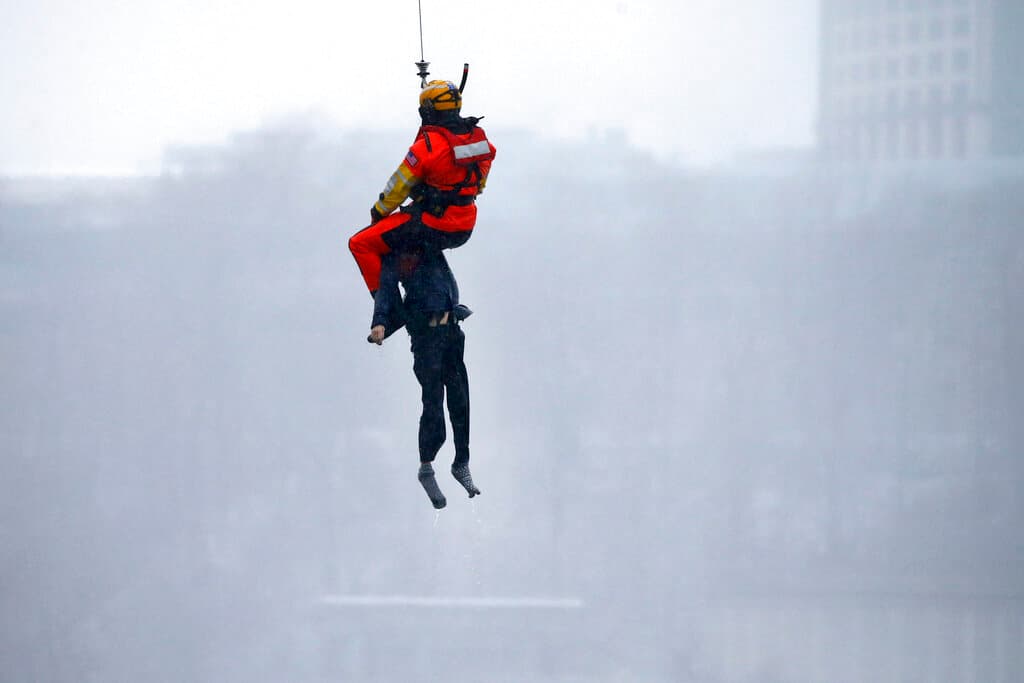 Ahora se investiga si se trató de un accidente, tomando en cuenta que las calles están resbalosas en la zona, o si fue algo intencional.